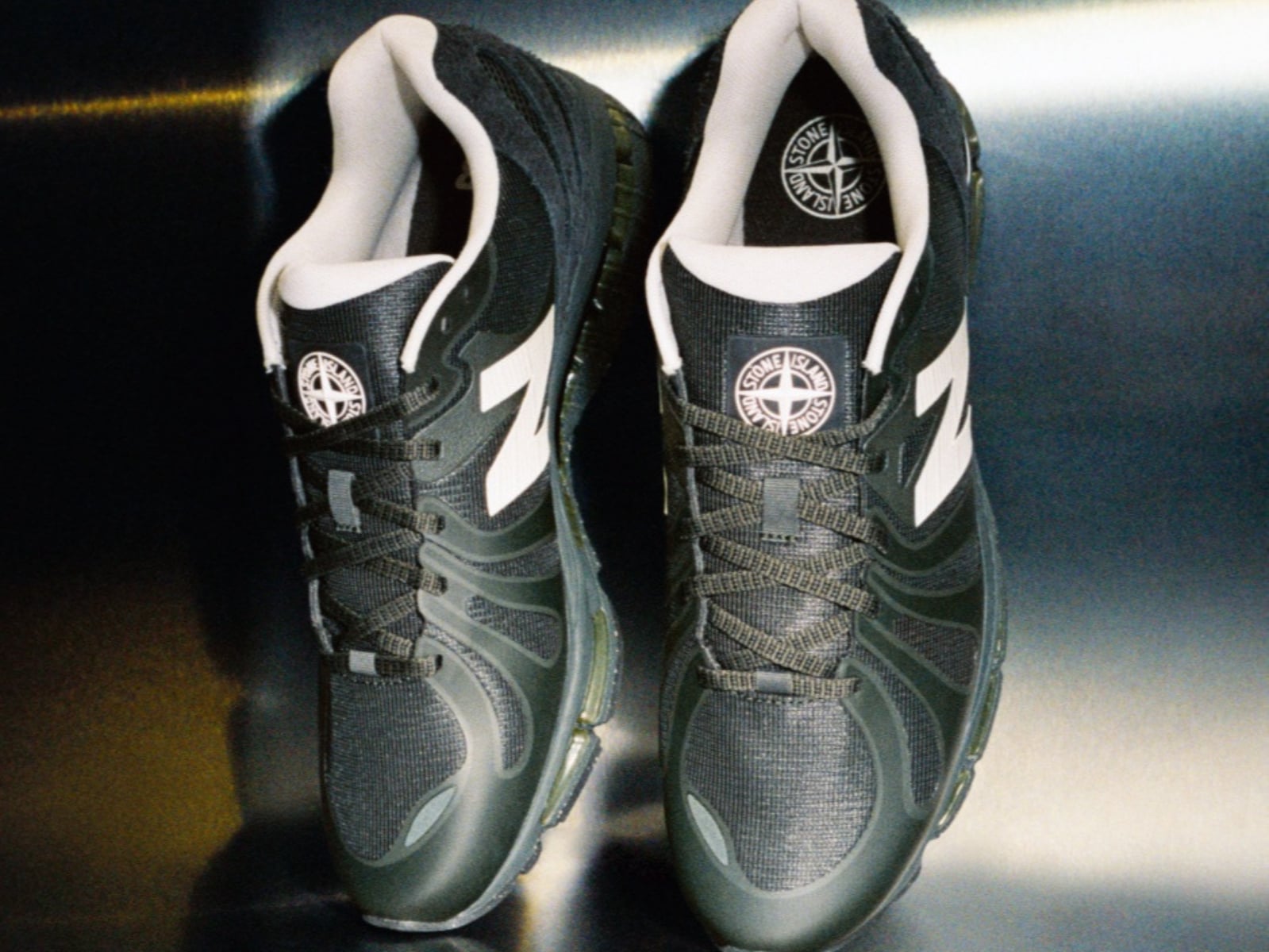 Stone Island x New Balance 聯名發售資訊一覽！以足球為靈感迎接世界盃、1890 鞋款必收！
