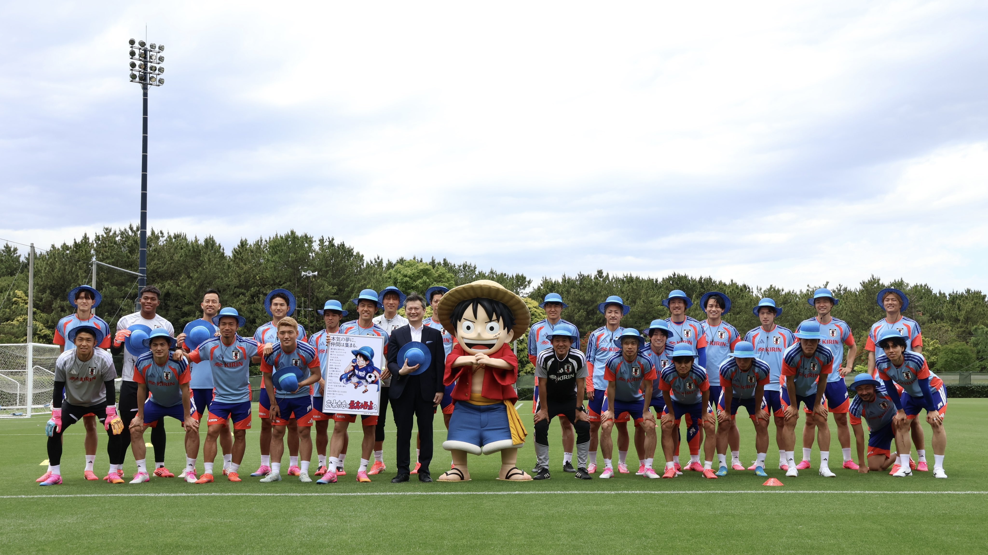 《航海王》攜手日本足球隊迎戰世界盃!魯夫化身藍武士、官方親贈「藍色草帽」超熱血!