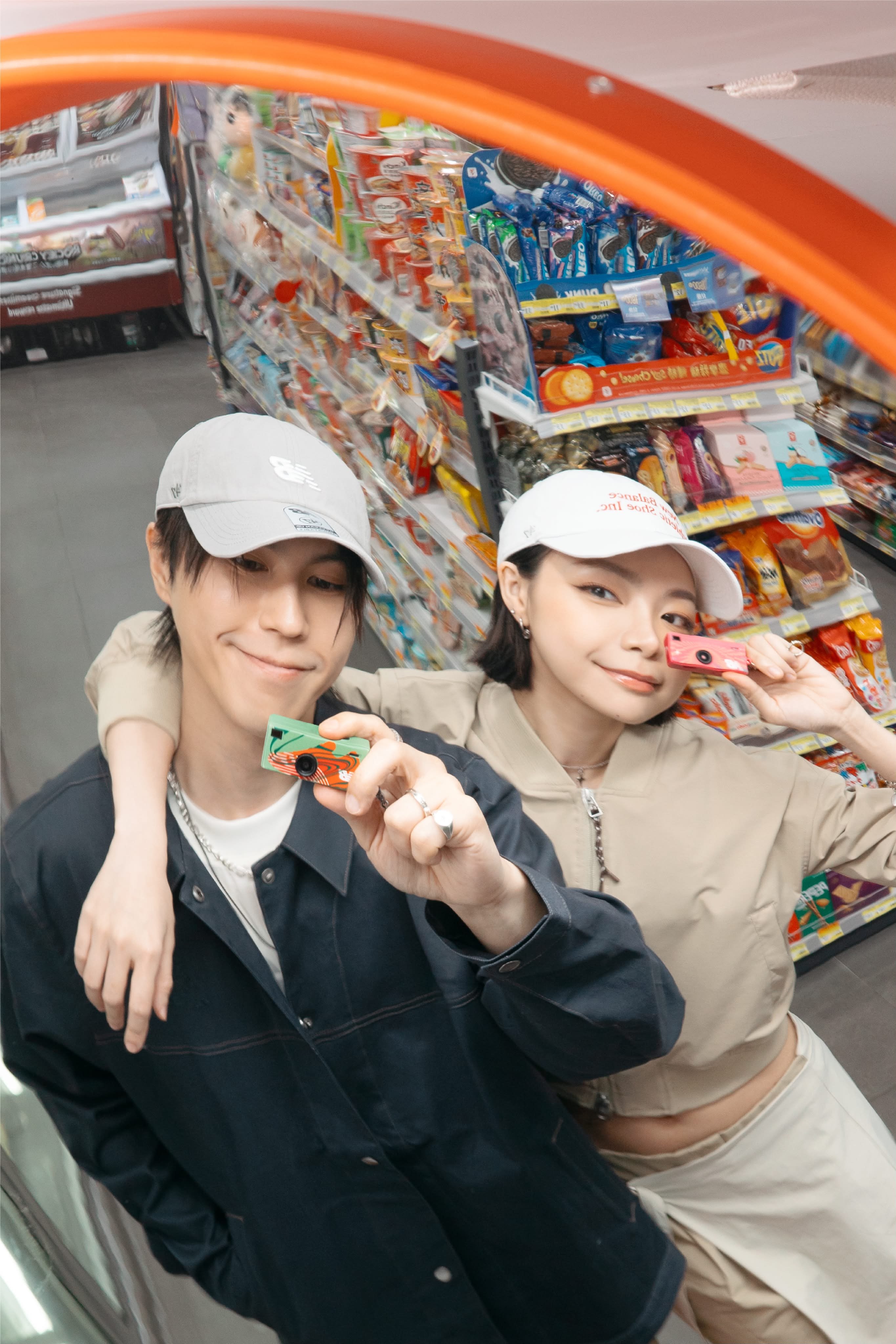 7-11 × New Balance 聯名推出超可愛復古相機盲盒！開賣時間、哪裡買⋯一次看！