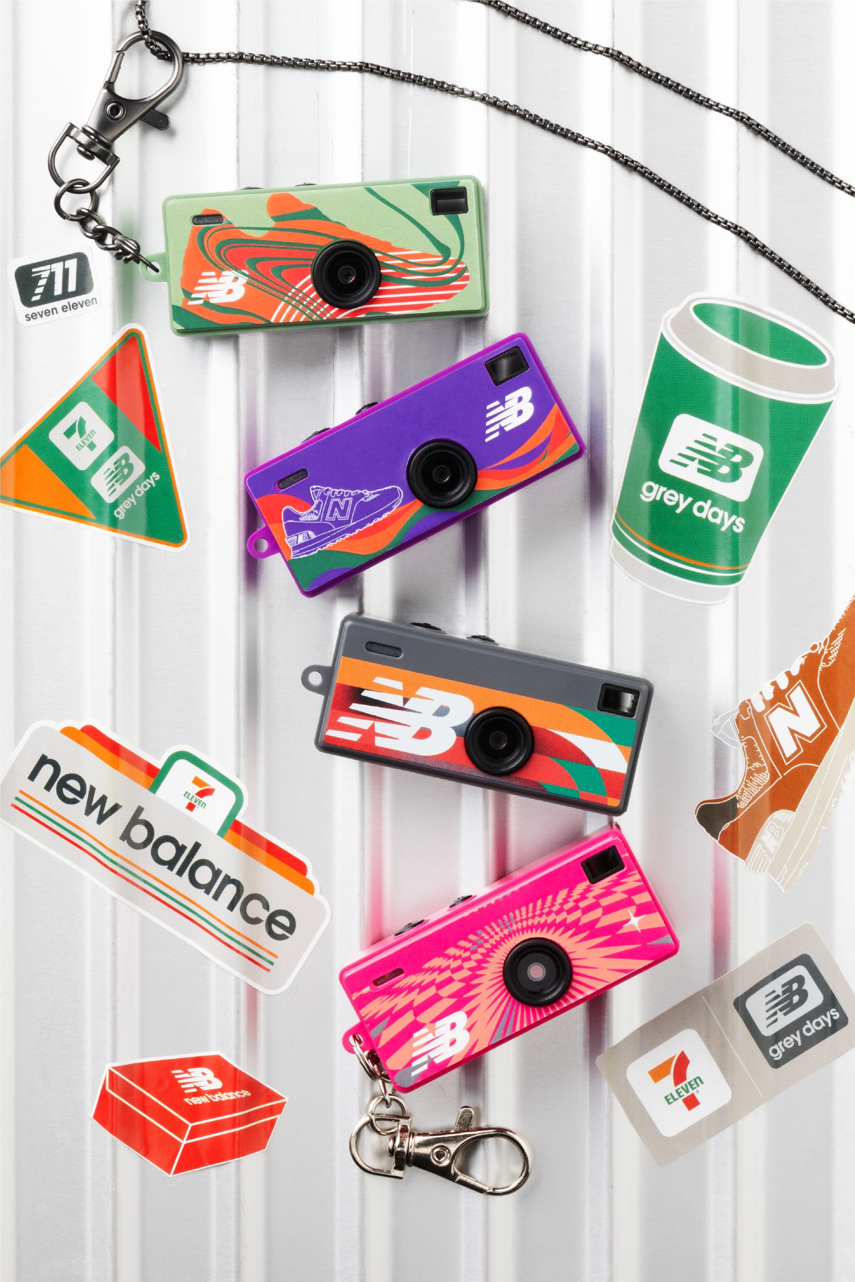 7-11 × New Balance 聯名推出超可愛復古相機盲盒！開賣時間、哪裡買⋯一次看！