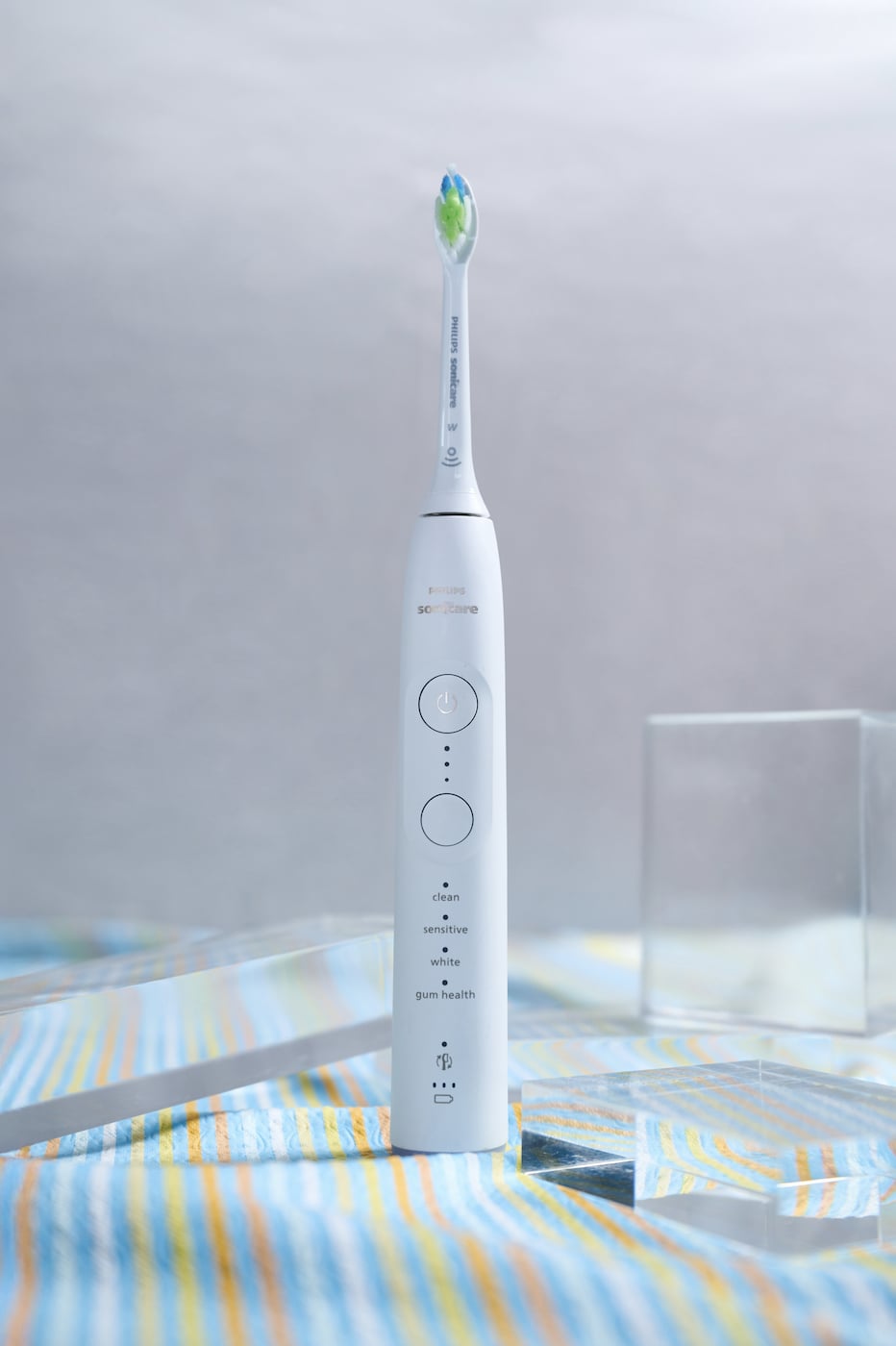 體感逼近 40 度更要一起熱血追世足！新光三越《年中慶點》6/4 重磅登場，解鎖質感男女的「雙熱生存指南」！