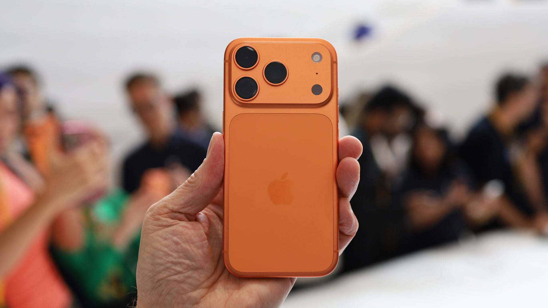 iPhone 17、Air 無法充電！iOS 更新修復、解決步驟快看！