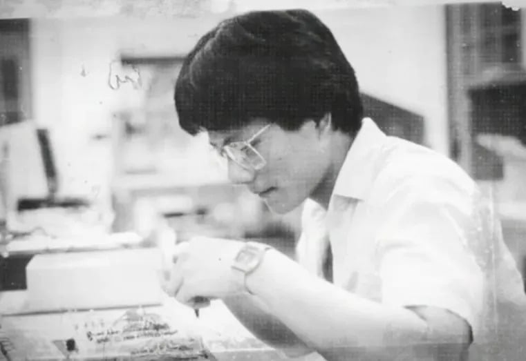 黃仁勳 15 歲靠擦地板賺桌球比賽旅費！網友狂讚：「原來 AI 教父外掛是球拍！」