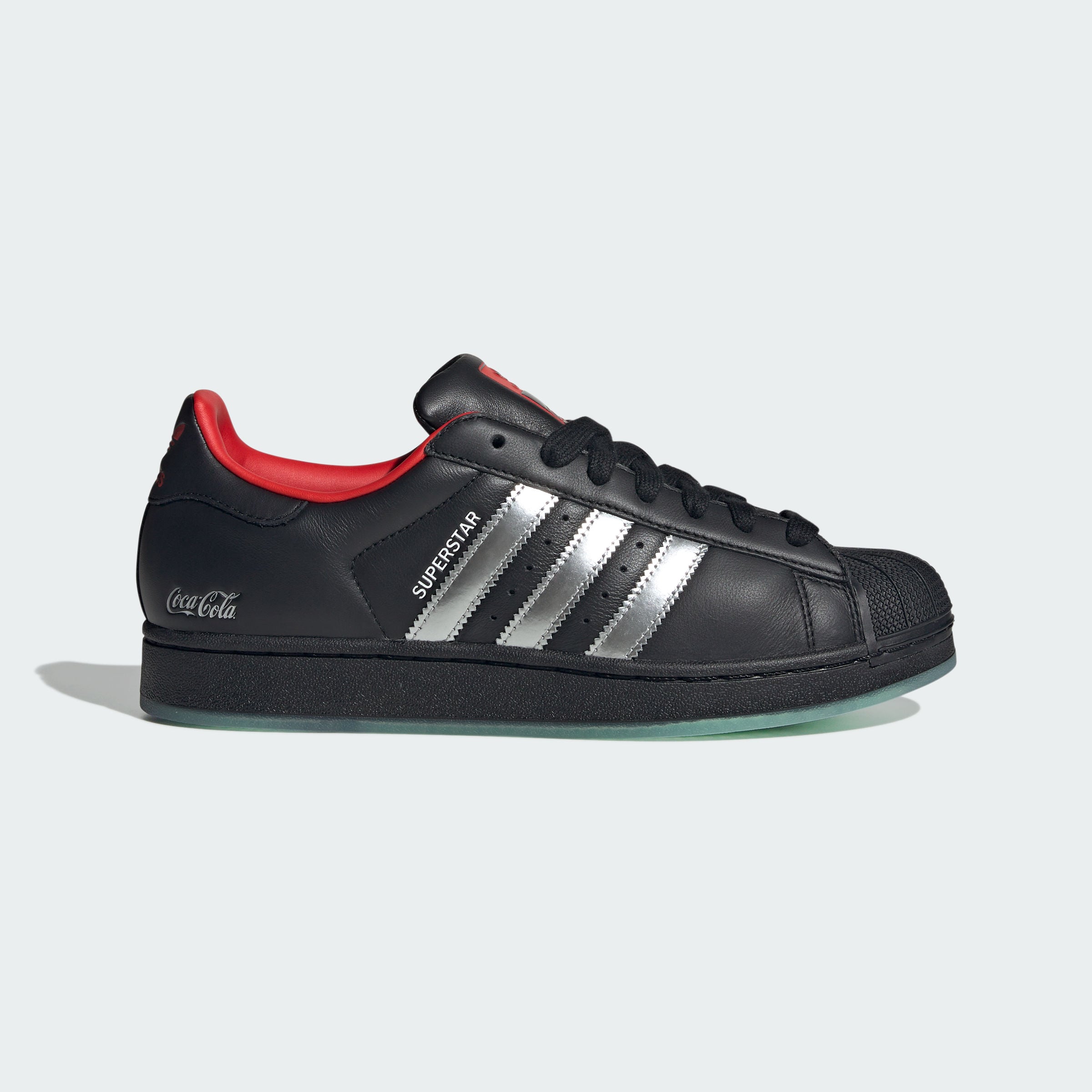 可口可樂 x adidas Originals 聯名歡慶 2026 世界盃！足球衣、Supertar 鞋款⋯發售資訊一次看！
