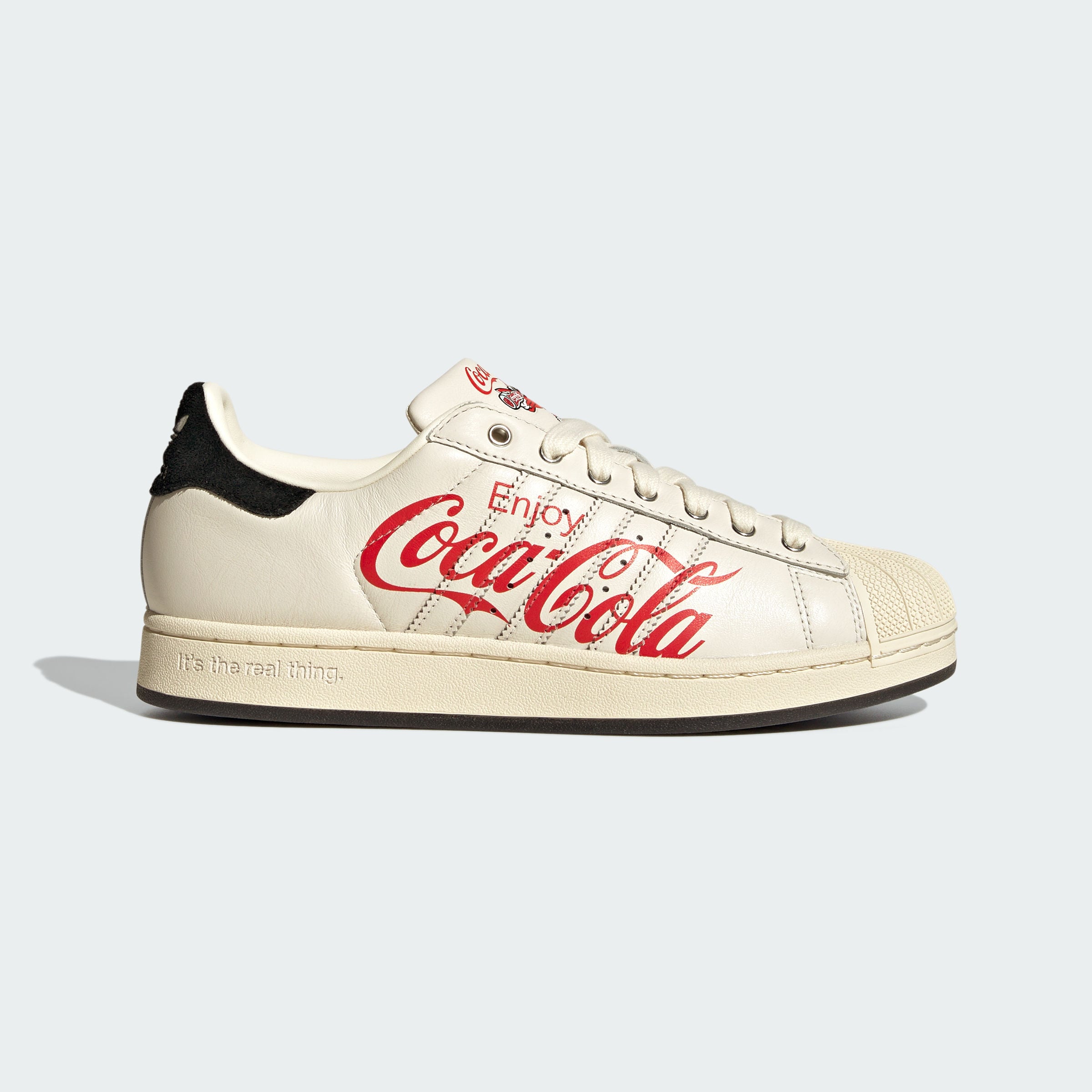 可口可樂 x adidas Originals 聯名歡慶 2026 世界盃！足球衣、Supertar 鞋款⋯發售資訊一次看！