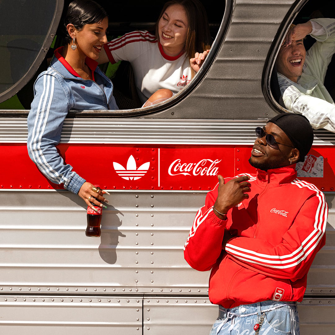 可口可樂 x adidas Originals 聯名歡慶 2026 世界盃！足球衣、Supertar 鞋款⋯發售資訊一次看！