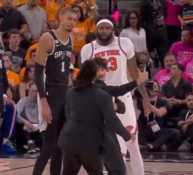 NBA／馬刺尼克 G1 爆發意外插曲！瘋狂球迷衝進場內找 Wembanyama 合照！