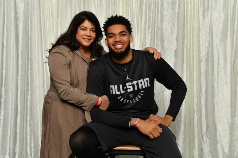 NBA／KAT 唐斯總冠軍賽 G1 賽後再度提到母親：「彷彿看到他在台上為我加油⋯」