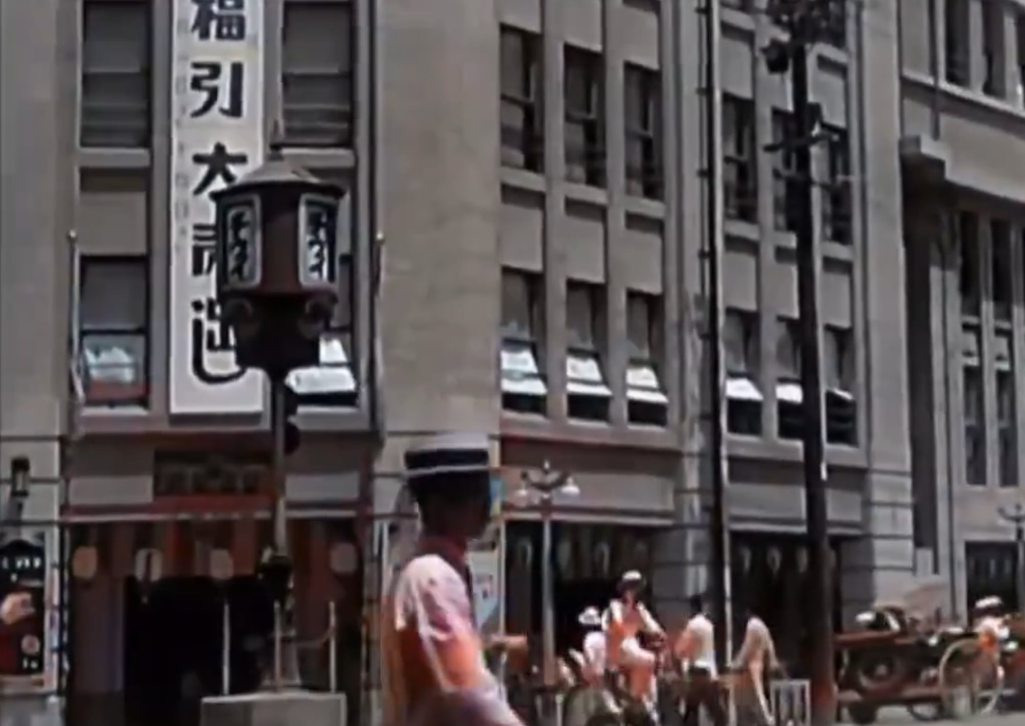 台灣 100 年前街景超珍貴畫面曝光！網友大讚：「乾淨又有秩序！」