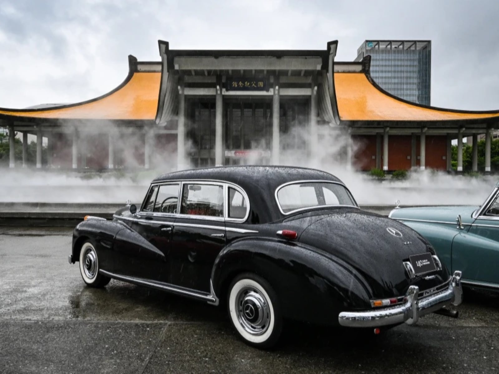 賓士 140 週年特展免費看！德國博物館神車空運來台、25 輛古董車排出「140」車陣超壯觀
