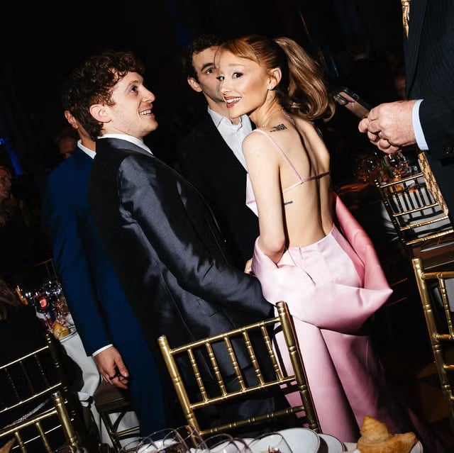 亞莉安娜 Ariana Grande《魔法壞女巫》伊森史萊特爆分手！知情人士曝內幕！