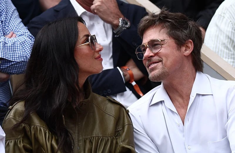 布萊德彼特 Brad Pitt 巴黎放閃小 29 歲女友!法網全程靠在一起,網友:「完全沒有父女感!」