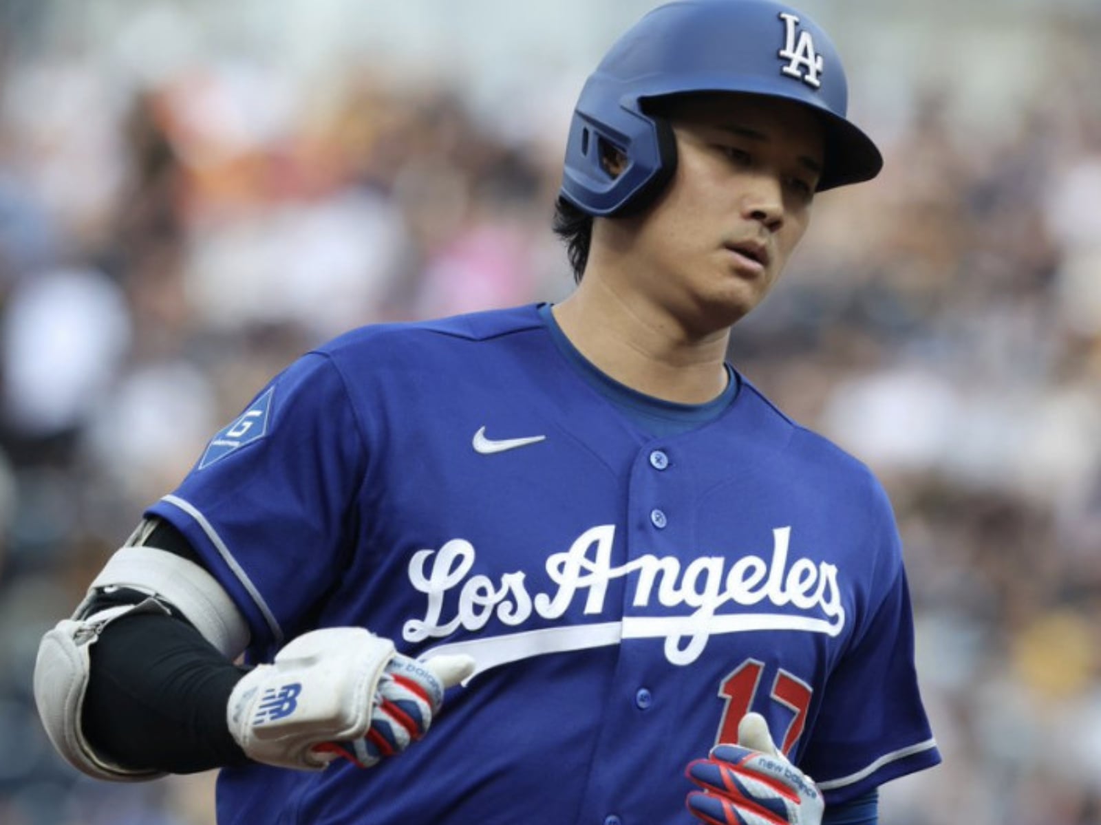 MLB／大谷翔平左膝發炎突然退場！比賽中換代打球迷憂傷勢影響 MVP 爭奪！