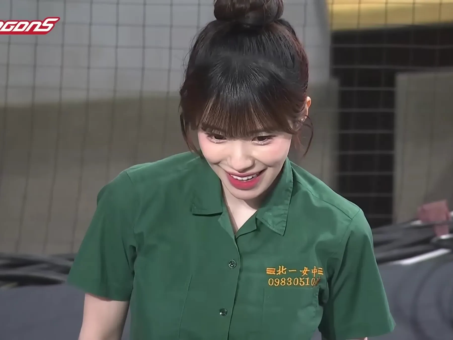 李多慧北一女制服風波親上火線！當場用中文道歉：「我是外國人，對不起！」