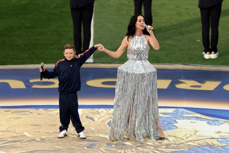 世界盃／麥可·布雷 Michael Bublé 與艾拉妮絲·莫莉塞特 Alanis Morissette 同台！加拿大開幕式超強卡司震撼多倫多