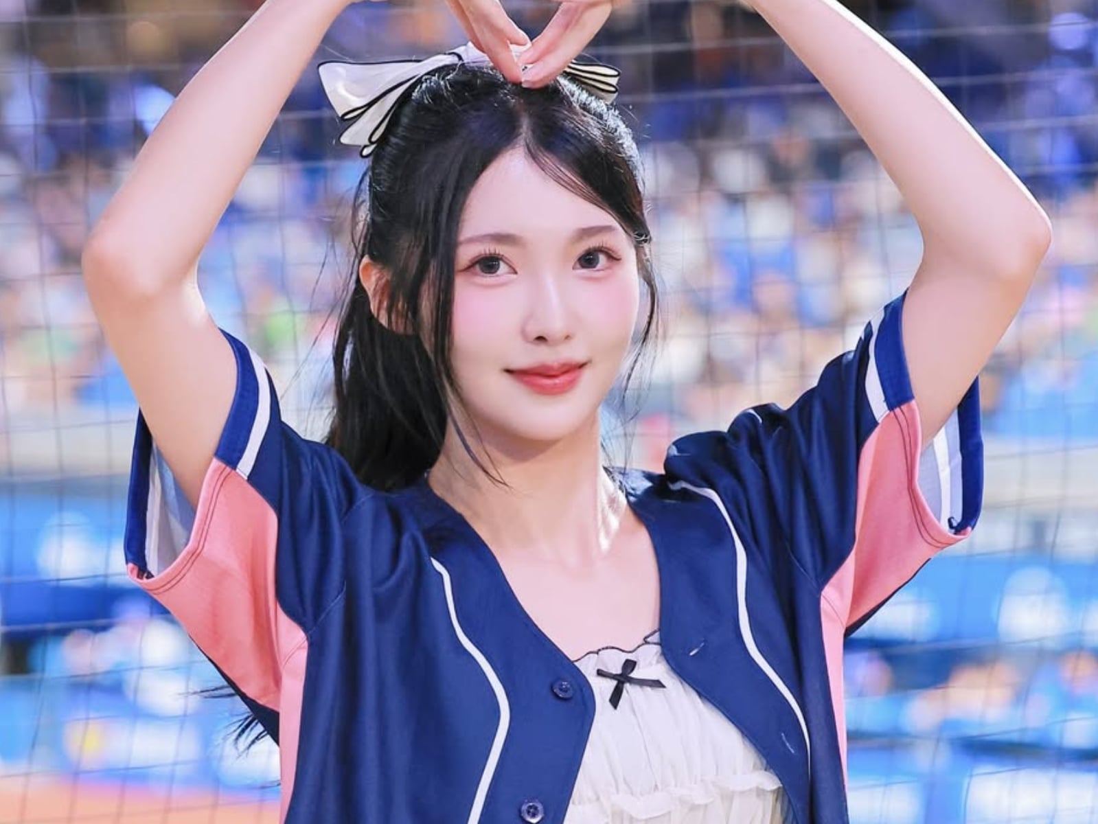 Laynee 五官神似 Twice Sana！氣質型美少女獲選富邦啦啦隊練習生！【野生抓正妹】