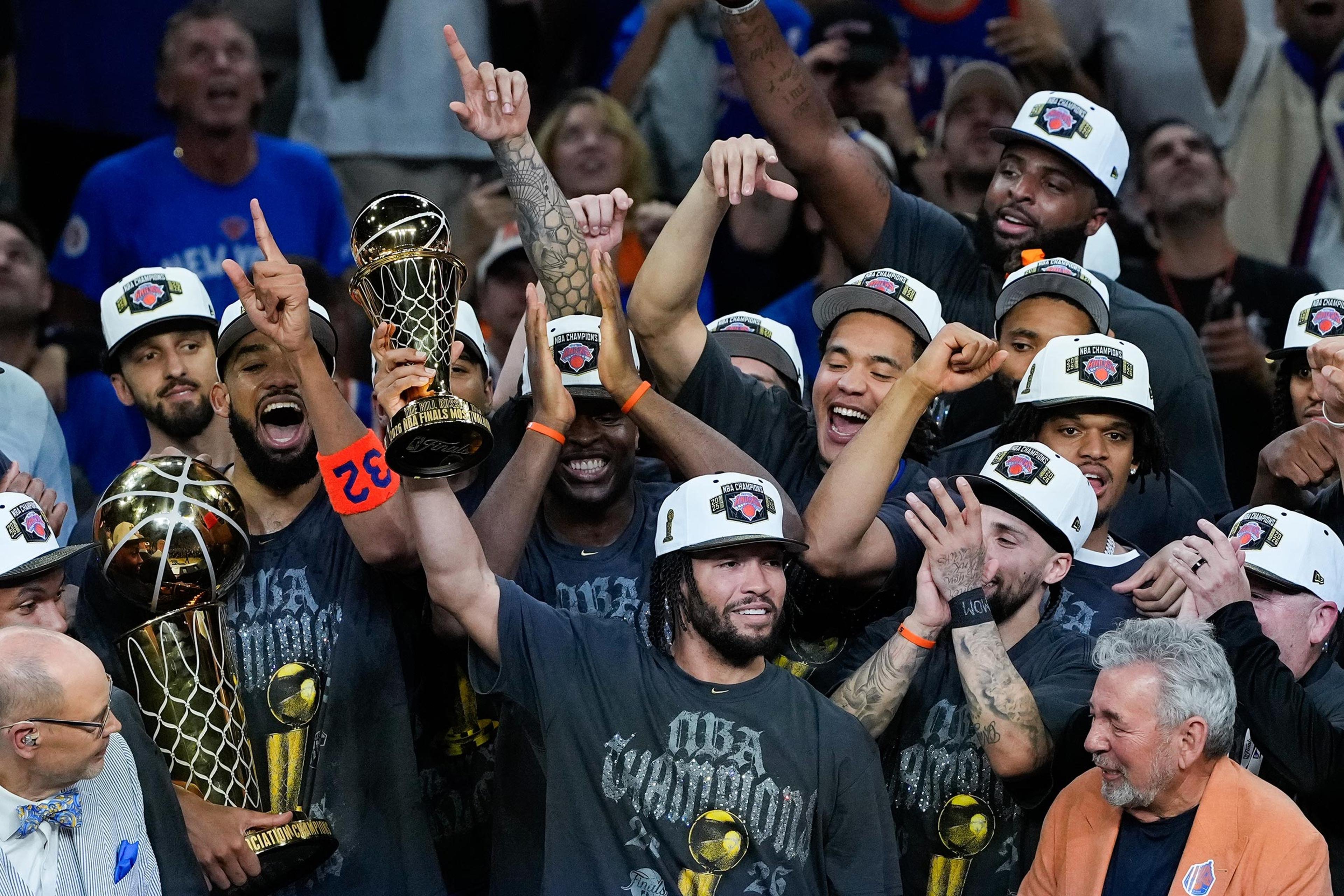 NBA／紐約市民齊唱《Empire State of Mind》畫面超震撼！歡慶尼克睽違 53 年奪冠！