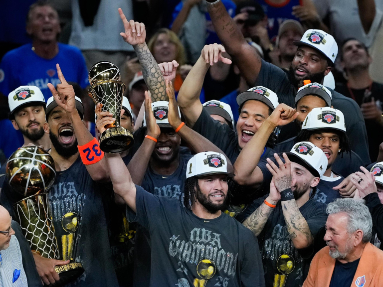 NBA／紐約市民齊唱《Empire State of Mind》畫面超震撼！歡慶尼克睽違 53 年奪冠！