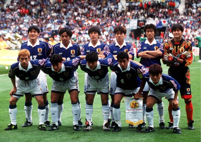 世界盃/1998 年日本「火焰守門員球衣」從被嫌太浮誇到身價飆漲!川口能活這件 ASICS 神衣為何成收藏聖物?
