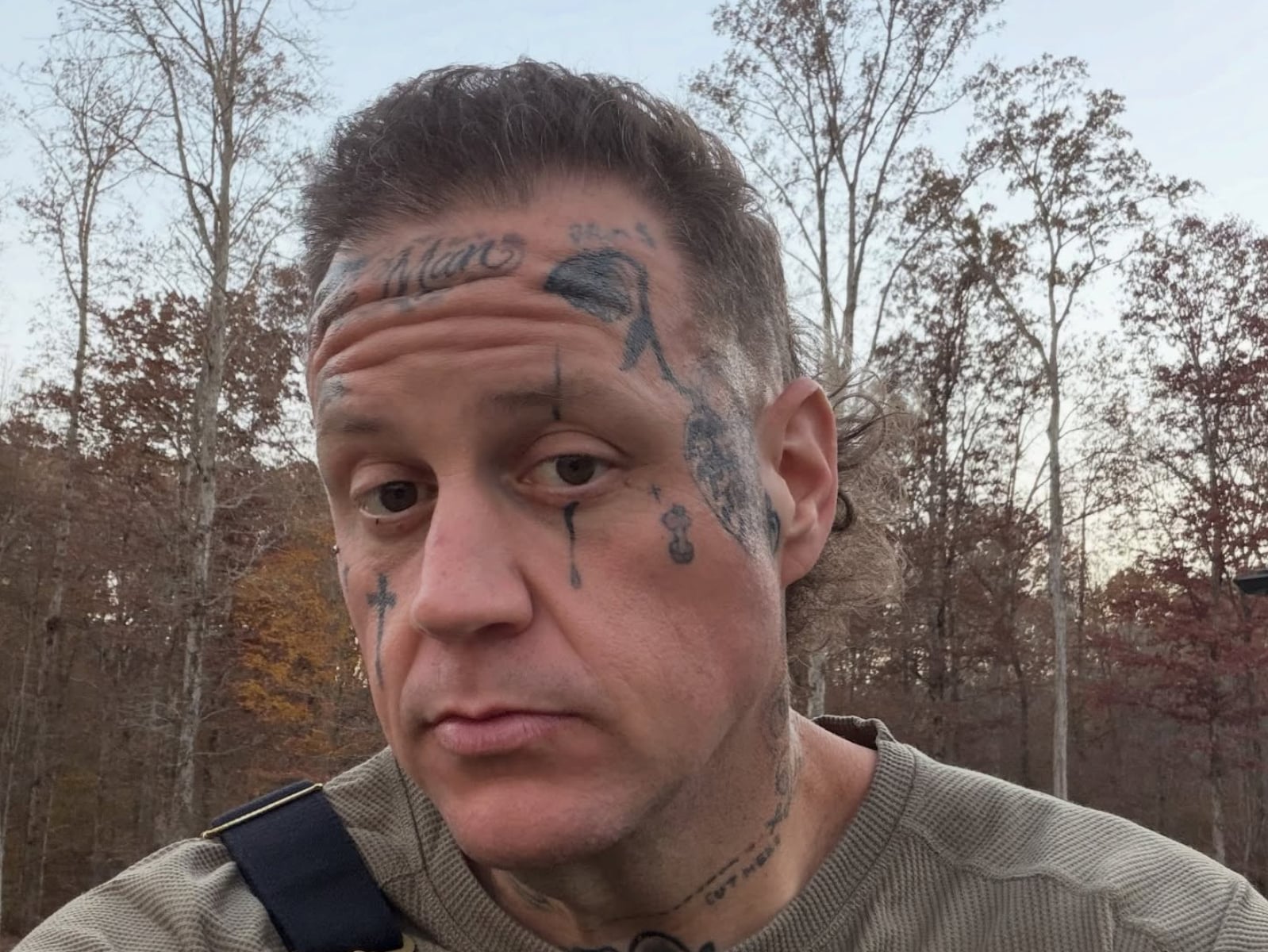 Jelly Roll 39 歲才奪 57 屆 CMA 年度新人！得獎感言「擋風玻璃比後照鏡大」讓全場淚崩