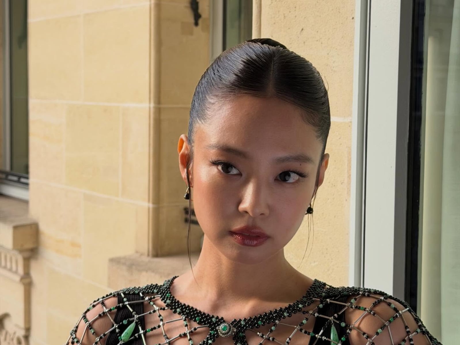 Jennie 親揭疫情低潮期心境！「人生很短暫」這句話讓粉絲直呼被治癒