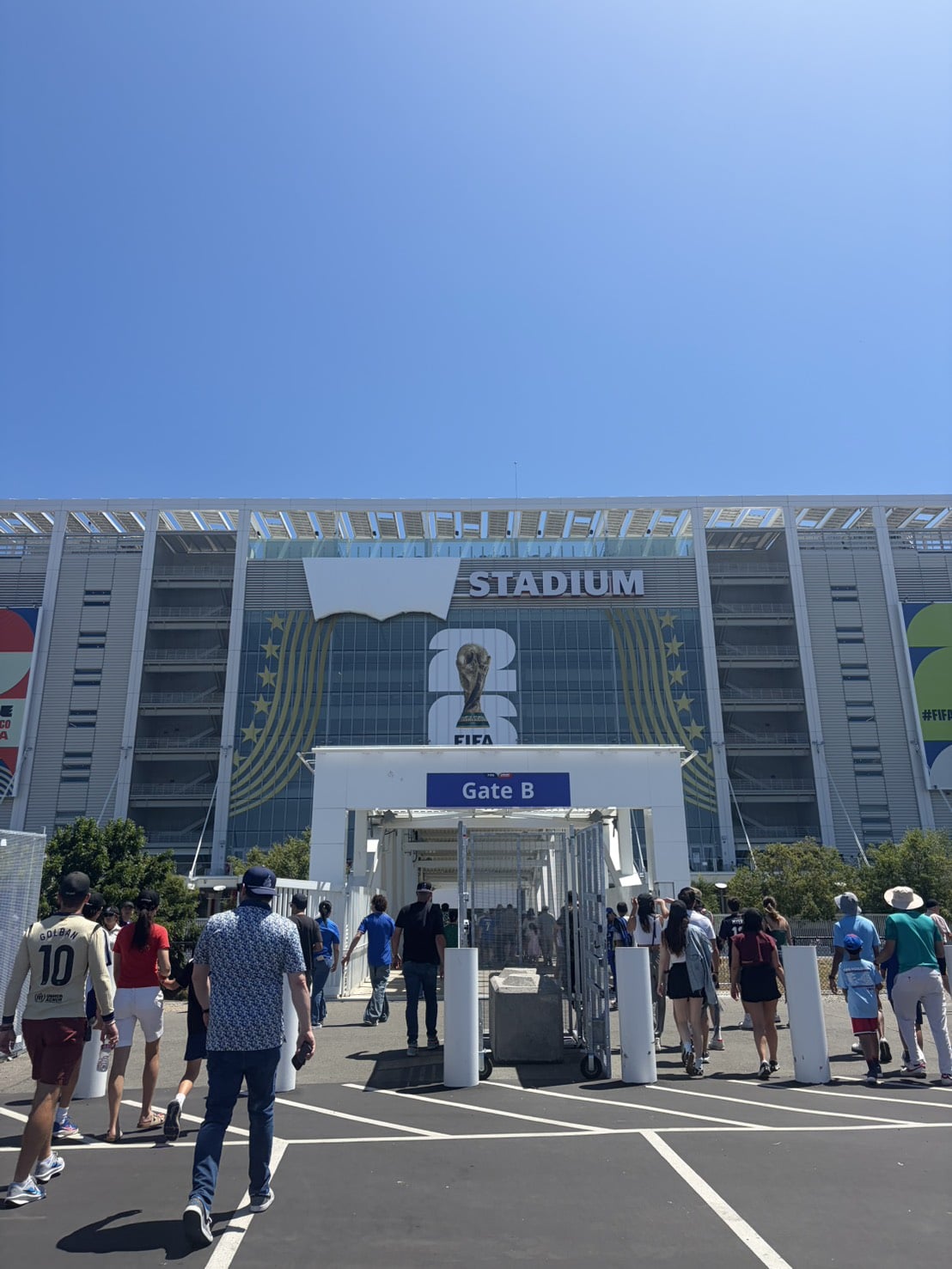 世界盃/Levi’s® Stadium 品牌字樣被遮住反而爆紅!球迷一眼認出經典 Logo,意外成最佳行銷手法!