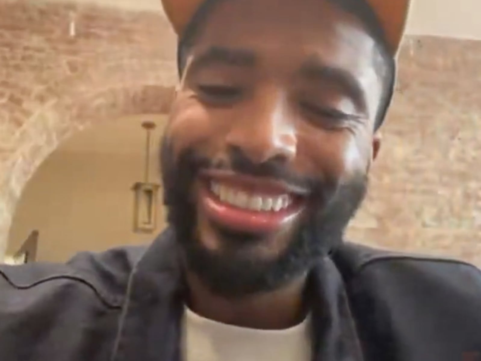 NBA／大橋 Mikal Bridges 醉酒IG直播爆料懶人包！點名布朗森是GOAT、揭露老闆禁慾令！