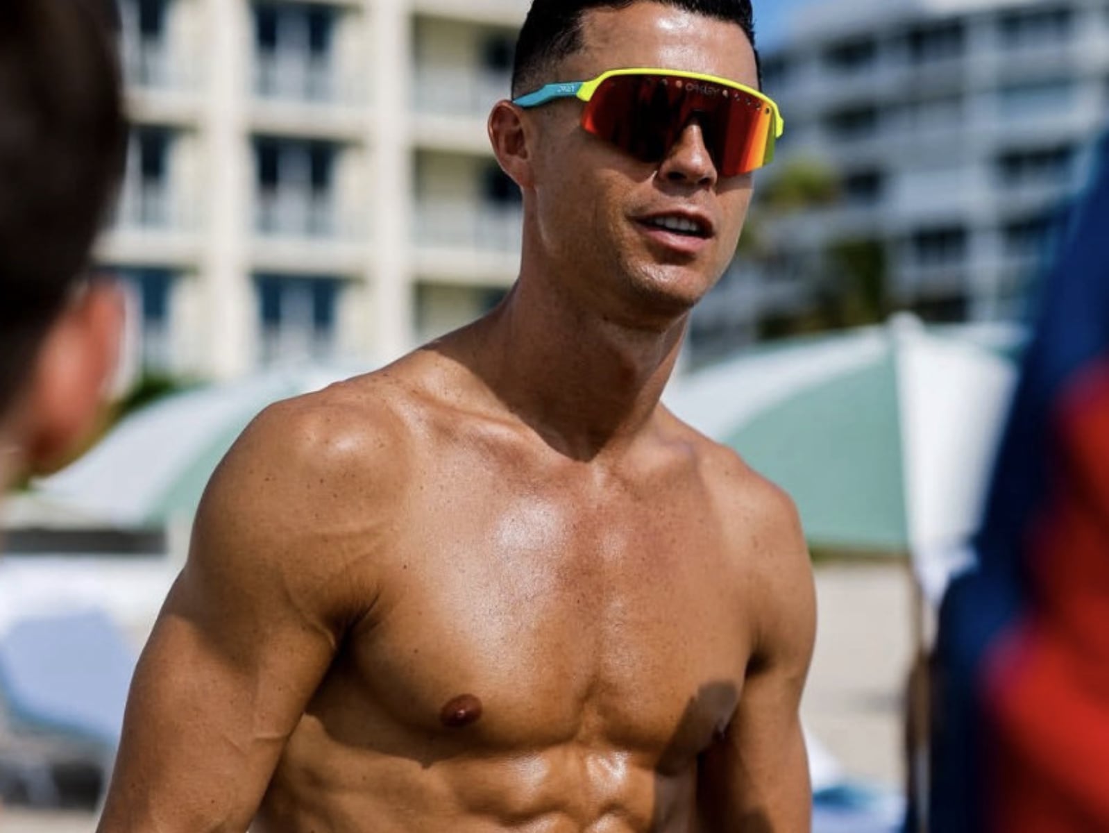 世界盃／C羅 Cristiano Ronaldo 41 歲腹肌照曝光！隊友 Vitinha 親證：「我才 26 歲身材都沒有他好！」