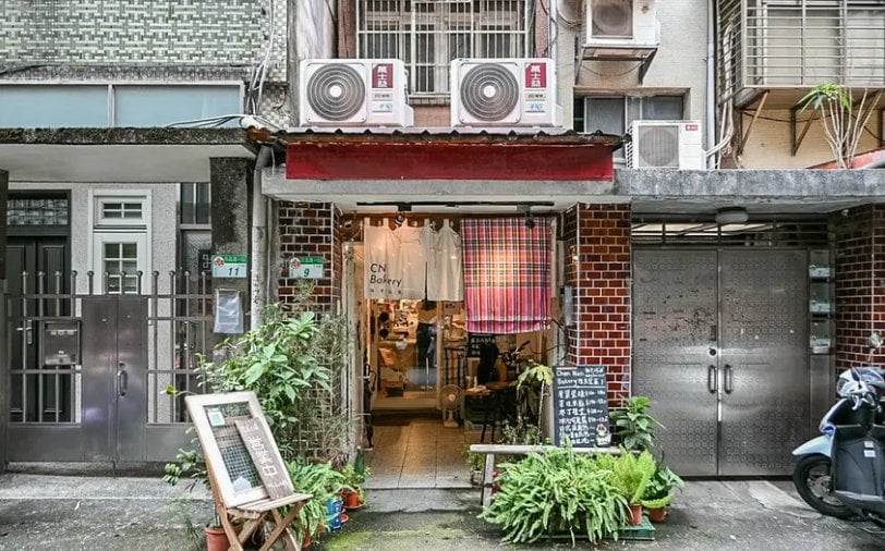 中正紀念堂甜點口袋名單！陳男製菓開心果可麗露外酥內Q、荷包蛋布丁療癒感破表