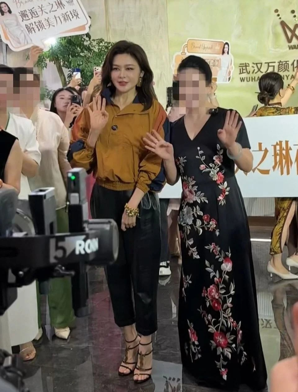 關之琳身高 170 近況曝光!凍齡臉、完美身材引網驚:「不像 63 歲!」