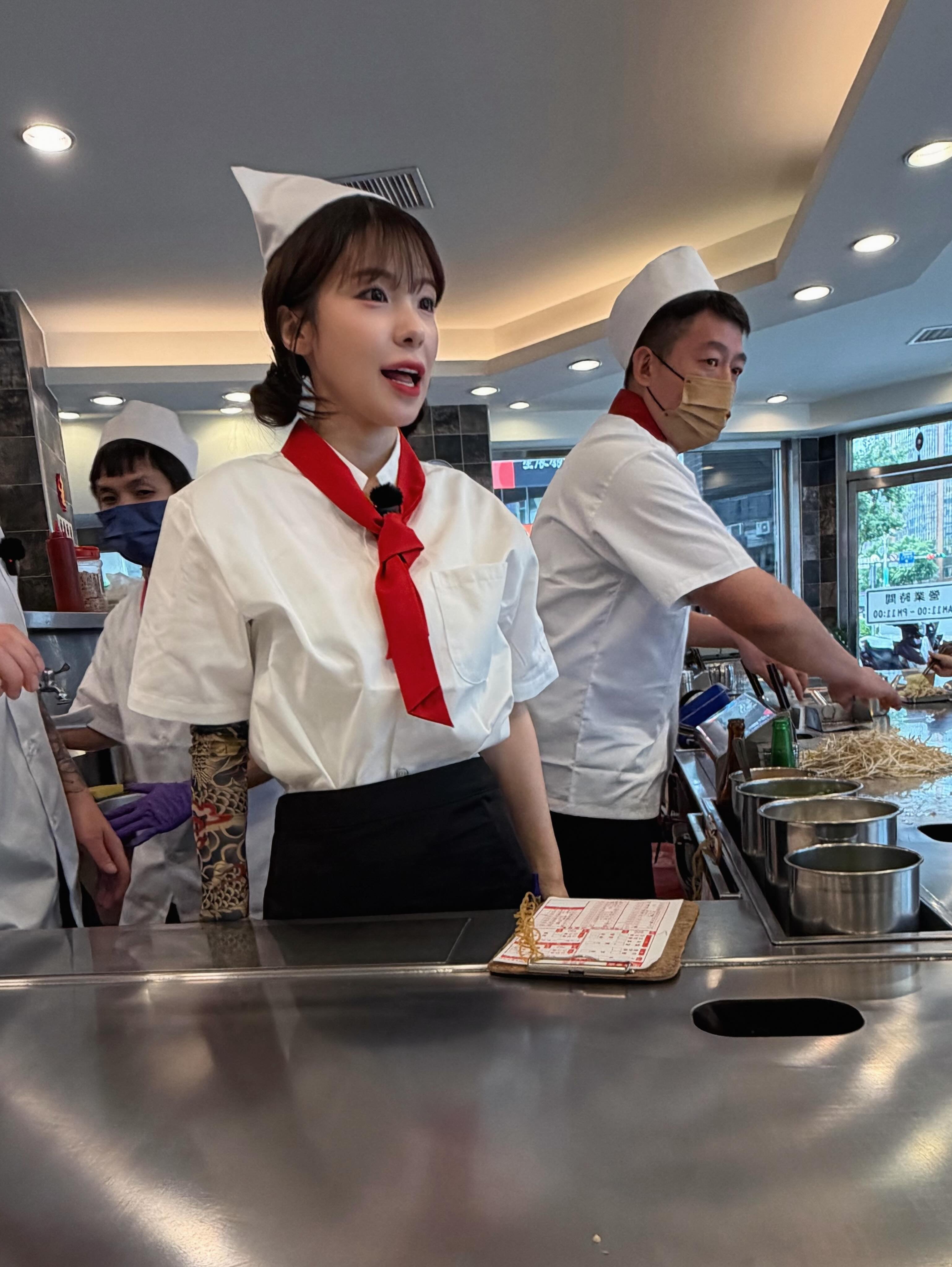 李多慧包手現身大埔鐵板燒!網笑:「台味程度太高了吧!」