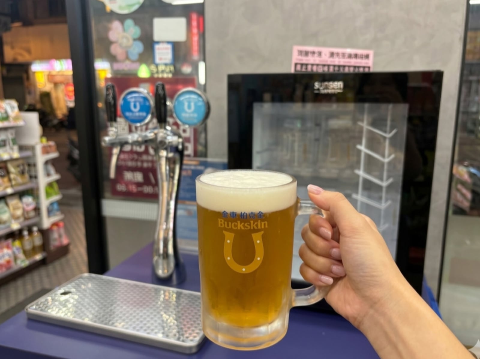 萊爾富推出柏客金生啤還有專屬冰杯！網嗨翻：「我還不喝爆！」
