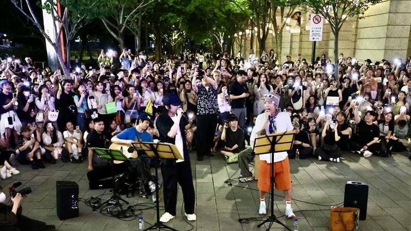 FTISLAND 突襲信義區快閃40分鐘!李洪基當場嗑芒果吃醋喊:「為什麼給他比較多!」