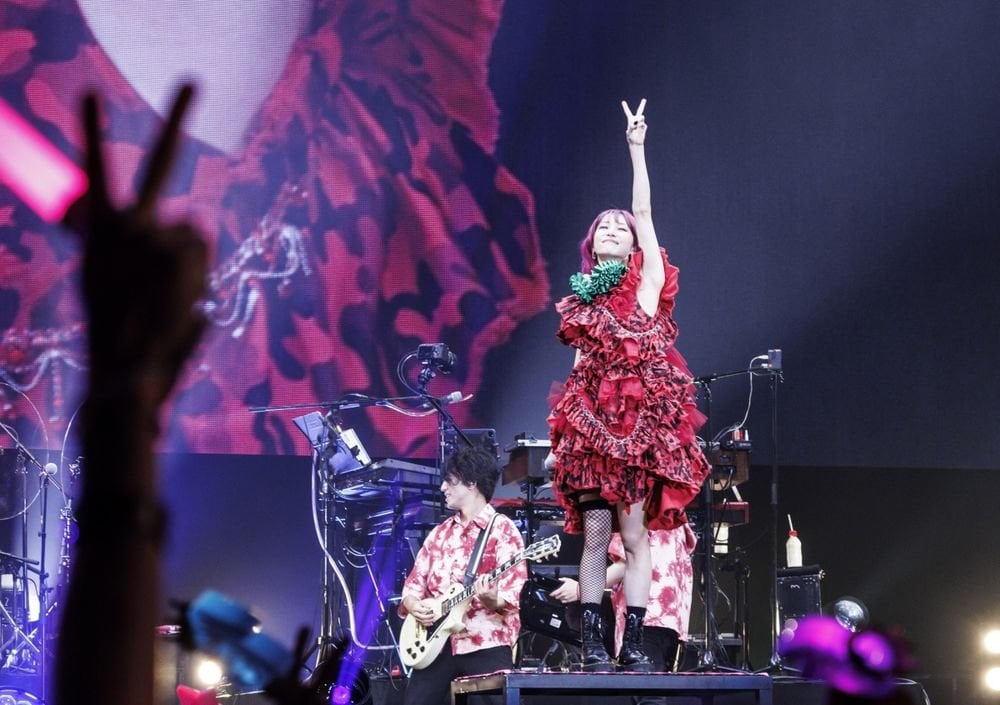 LiSA 出道15年圓夢攻蛋!1.2萬粉絲狂唱〈紅蓮華〉,中文狂撩誠意滿滿約定下次大巨蛋