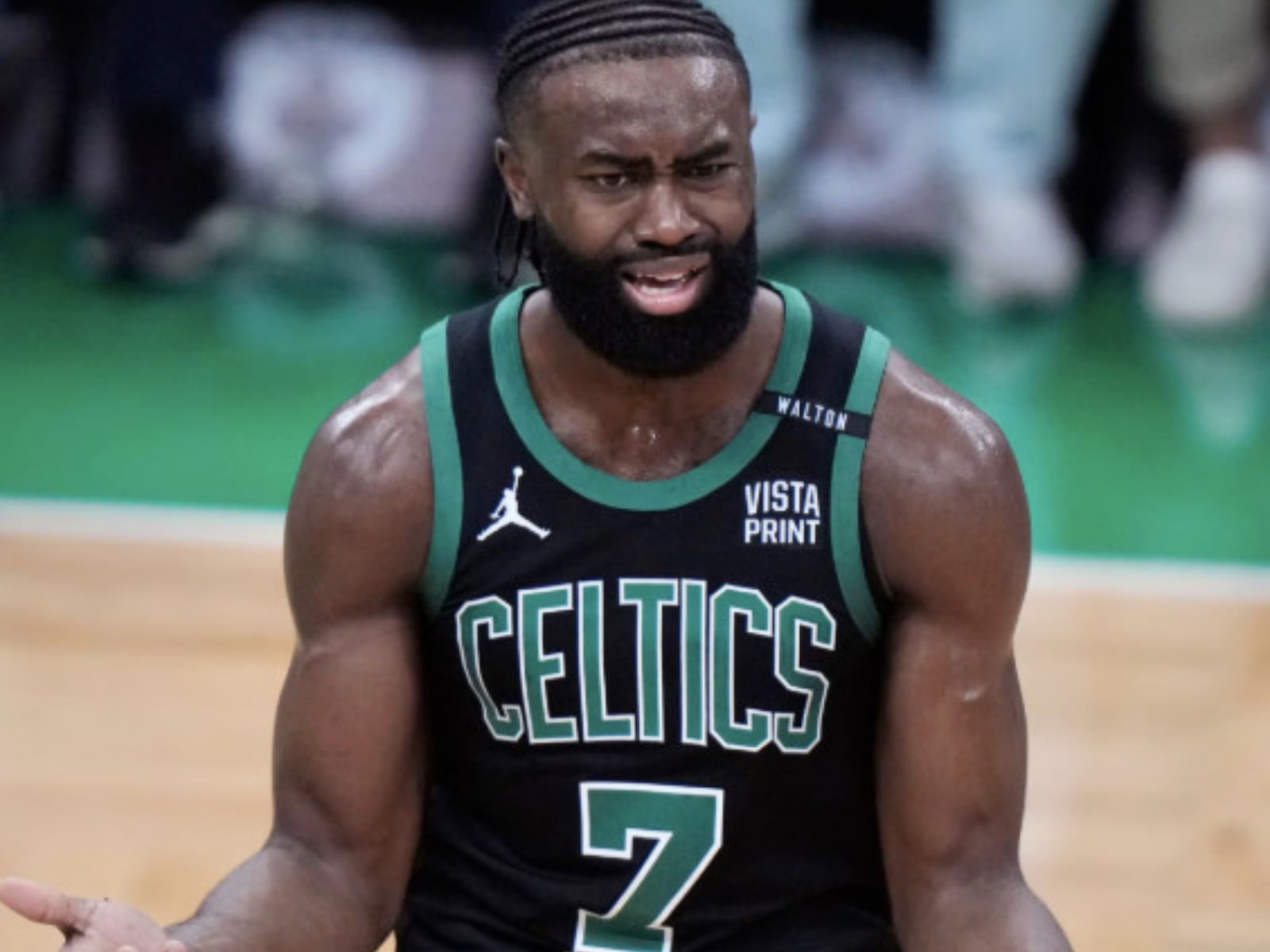 NBA／Jaylen Brown 4 億美元就打 CBA？直播笑稱：「我幫所有球隊打球！」