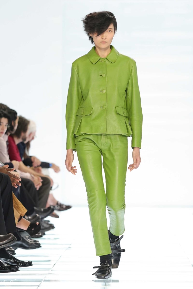 許光漢現身 Prada 2027 春夏男裝秀!Miuccia Prada、Raf Simons 用牛仔褲與 T 恤重新定義男裝