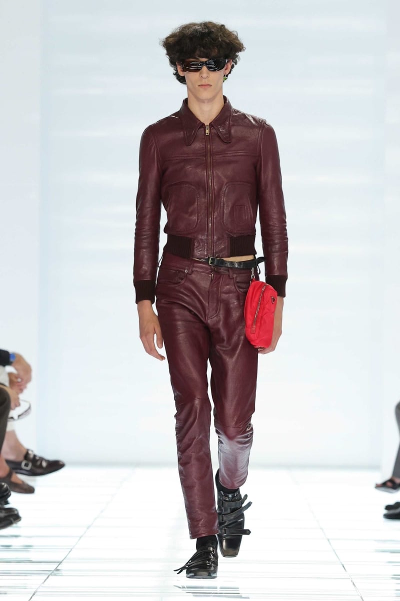 許光漢現身 Prada 2027 春夏男裝秀!Miuccia Prada、Raf Simons 用牛仔褲與 T 恤重新定義男裝