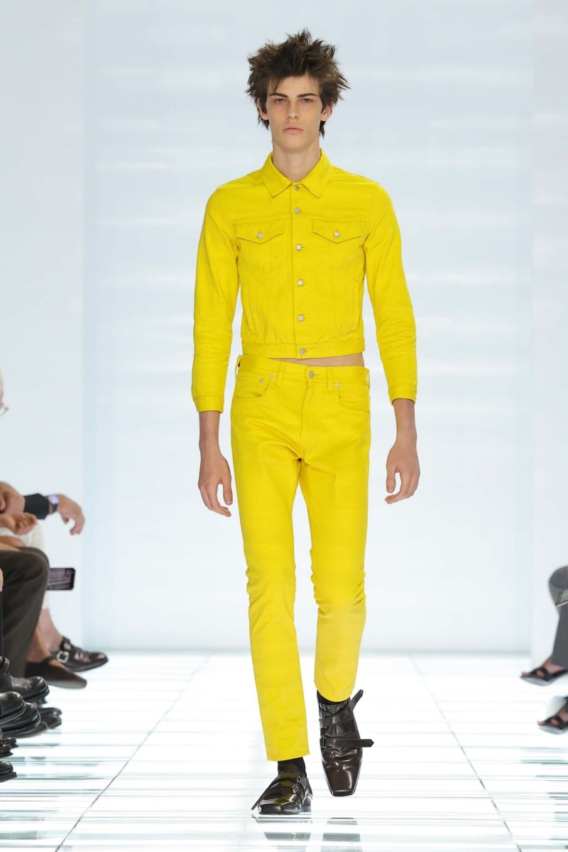 許光漢現身 Prada 2027 春夏男裝秀!Miuccia Prada、Raf Simons 用牛仔褲與 T 恤重新定義男裝