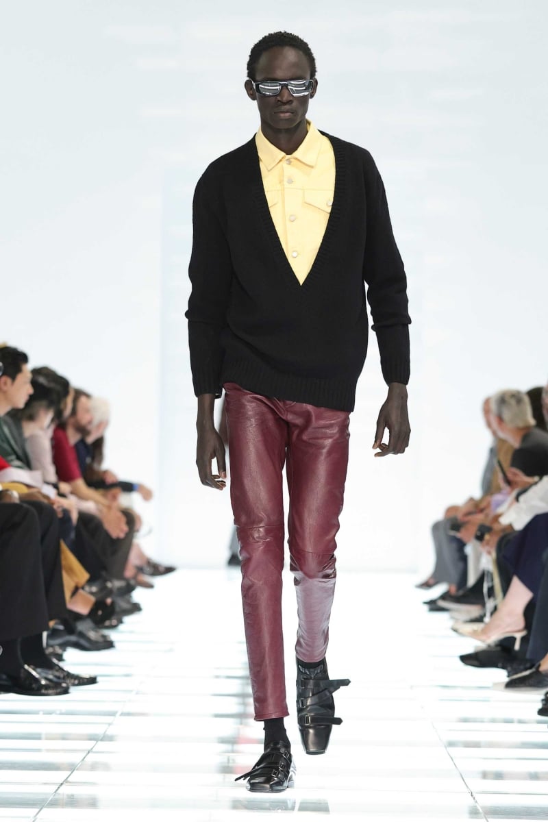 許光漢現身 Prada 2027 春夏男裝秀!Miuccia Prada、Raf Simons 用牛仔褲與 T 恤重新定義男裝