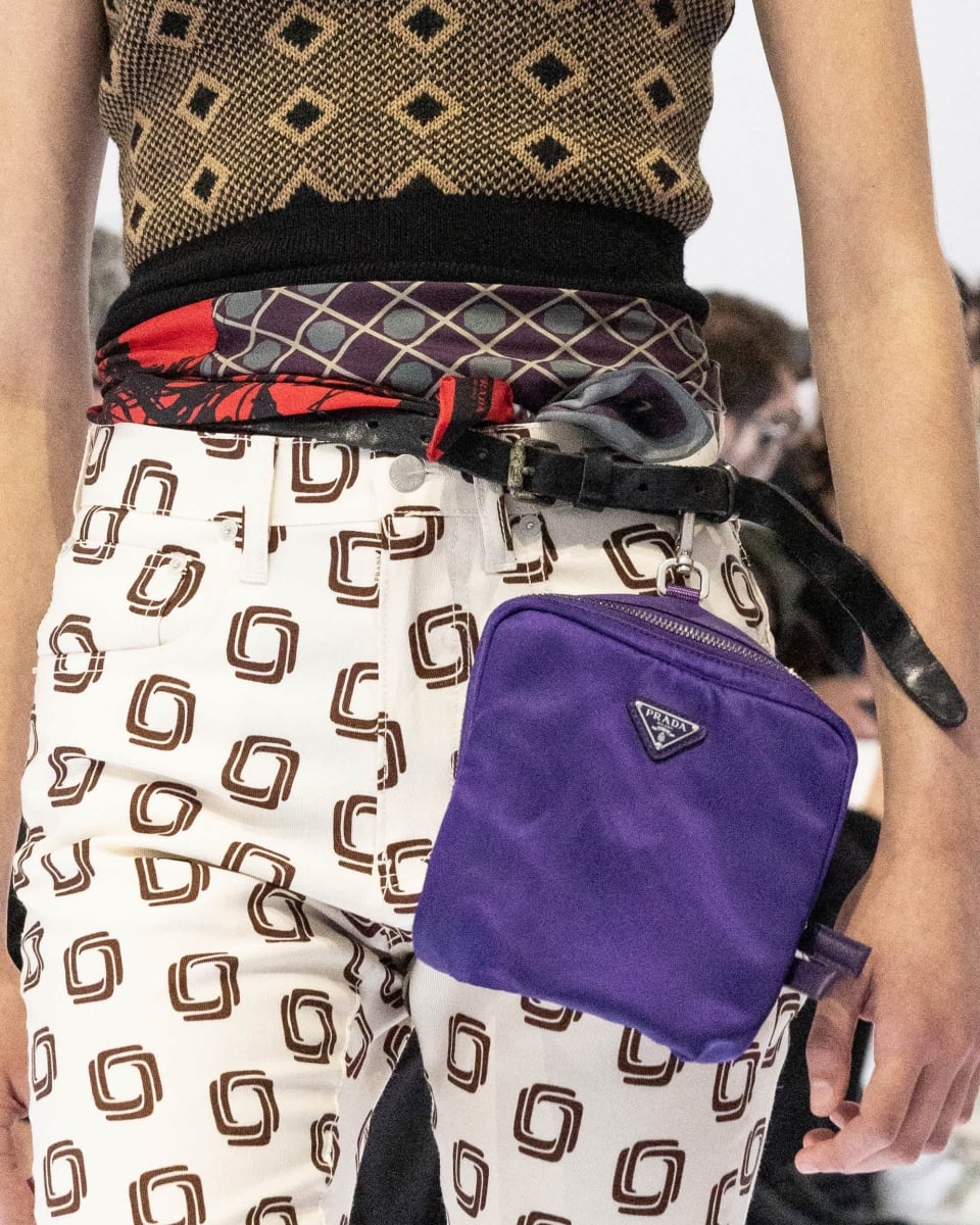 許光漢現身 Prada 2027 春夏男裝秀!Miuccia Prada、Raf Simons 用牛仔褲與 T 恤重新定義男裝