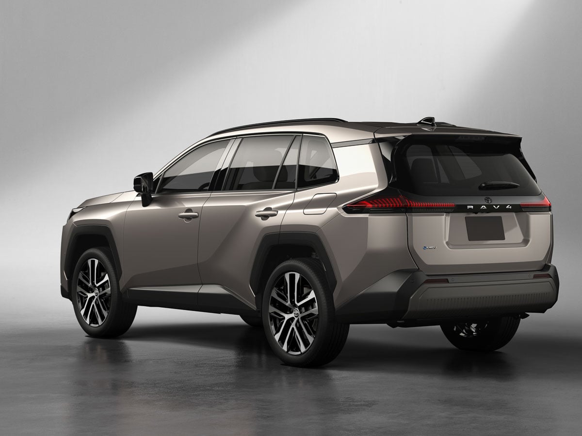 Toyota RAV4 熱賣大缺貨!美國經銷商曝庫存:「還沒停好就賣光!」