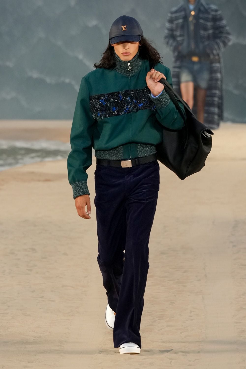Pharrell 最新 Louis Vuitton 2027 春夏男裝秀登場!巨型海浪搬進巴黎,前排嘉賓超大咖,Quavo、Lil Baby 新歌同步首播!