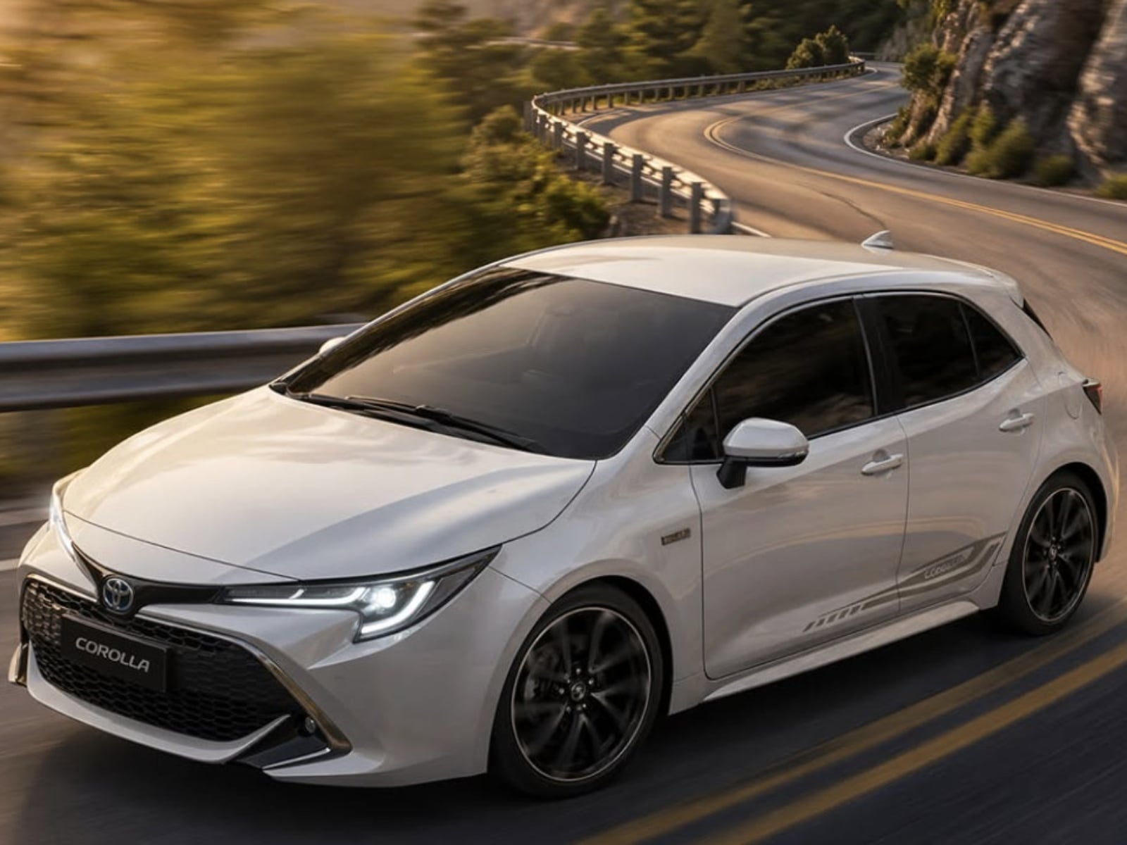 豐田 Toyota 卡羅拉運動版 60 週年台灣限定特仕車開賣！金色徽飾＋2 公升引擎售價約 97.9 萬元