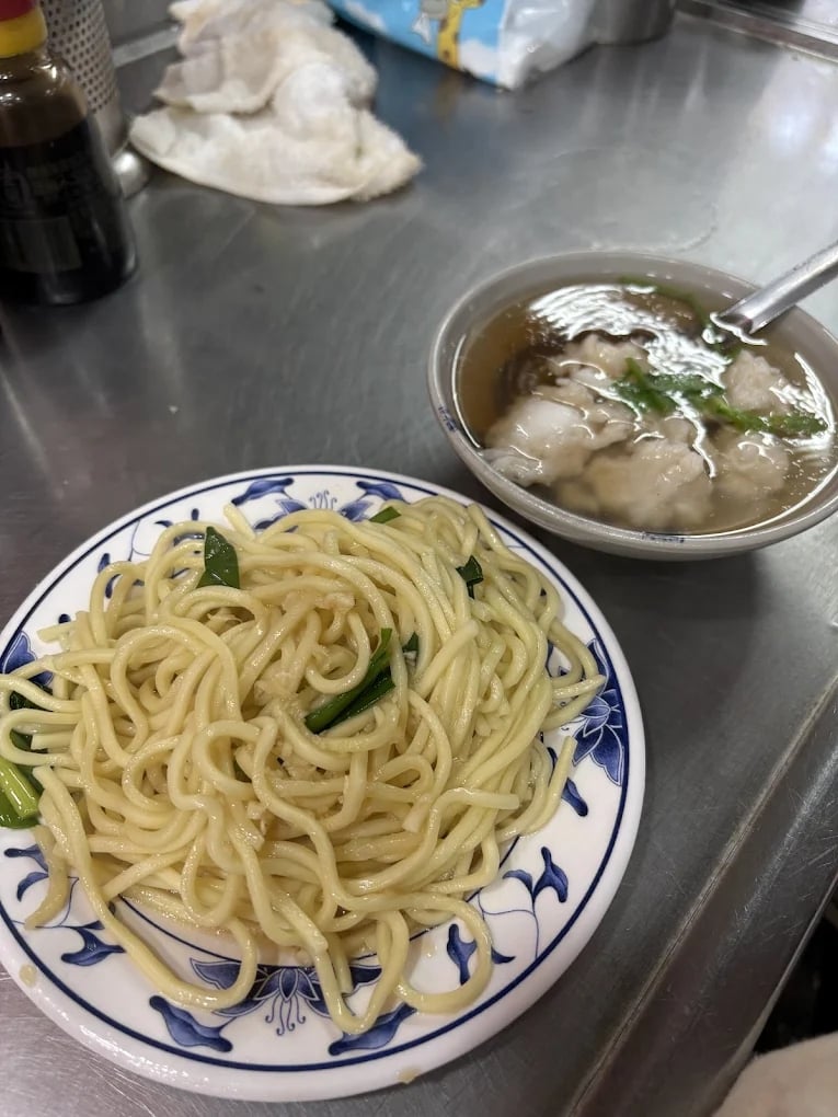 2026 基隆廟口夜市美食推薦 10 大必吃總整理！一口小香腸、大麵炒⋯一次看！
