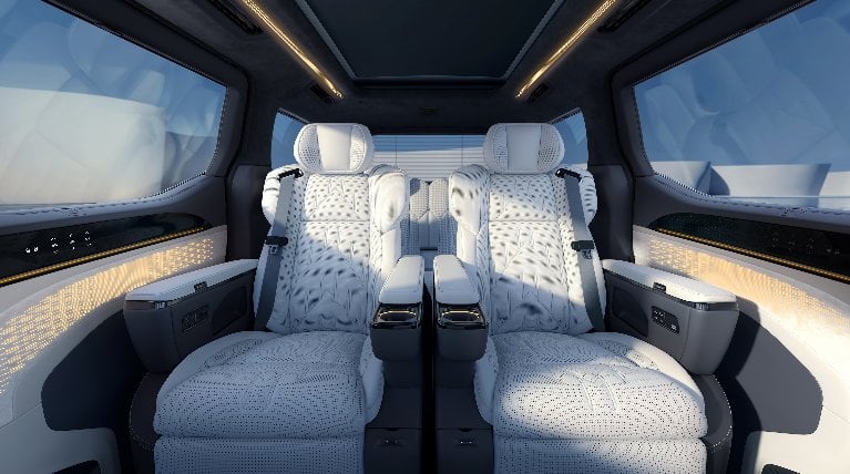 極氪 009 挑戰 Toyota Alphard！740 公里續航、925 匹馬力高端 MPV 市場開戰！