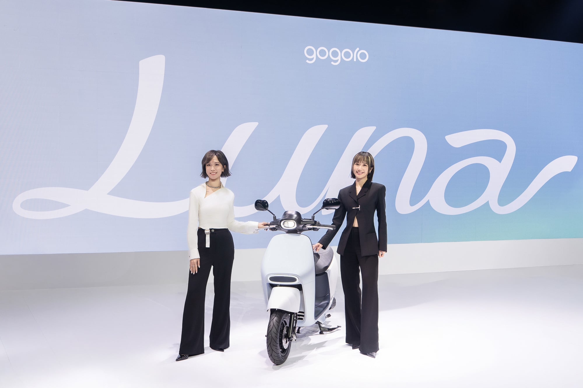 三金主持天后 Lulu 首度代言 Gogoro Luna ！高跟鞋立中柱、大置物箱藏花束⋯一次看女性機車革命！