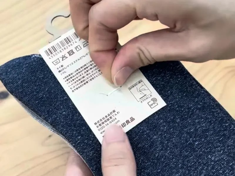 無印良品襪子吊牌怎麼拆？官方親自教學引網讚：「活了幾十年才知道！」