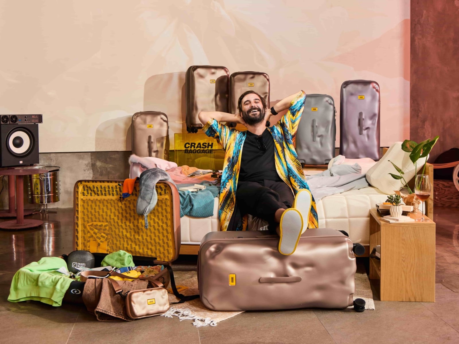 義大利行李箱品牌 CRASH BAGGAGE「Quiet 系列」全球首發！3 款超帥金屬新色登場⋯放慢旅行節奏就靠它！
