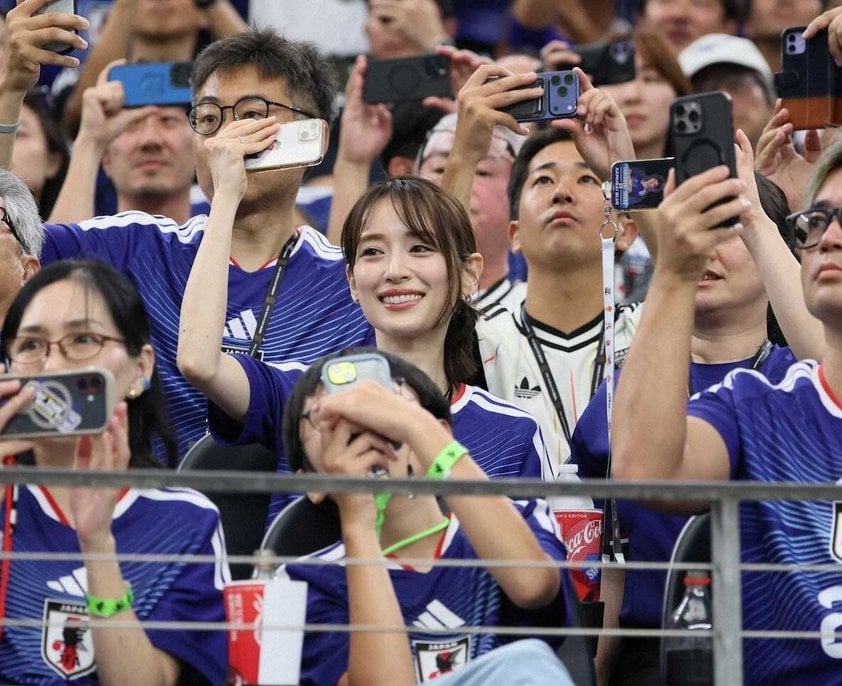 谷口彰悟妻泉里香37歲火辣身材曝光！交往10年甜蜜結婚，網友：『完美詮釋真人版娜美』