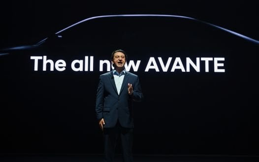 現代汽車 Hyundai 第8代 Avante 全球首發！睽違6年完全改款、搭載生成式AI助理登場